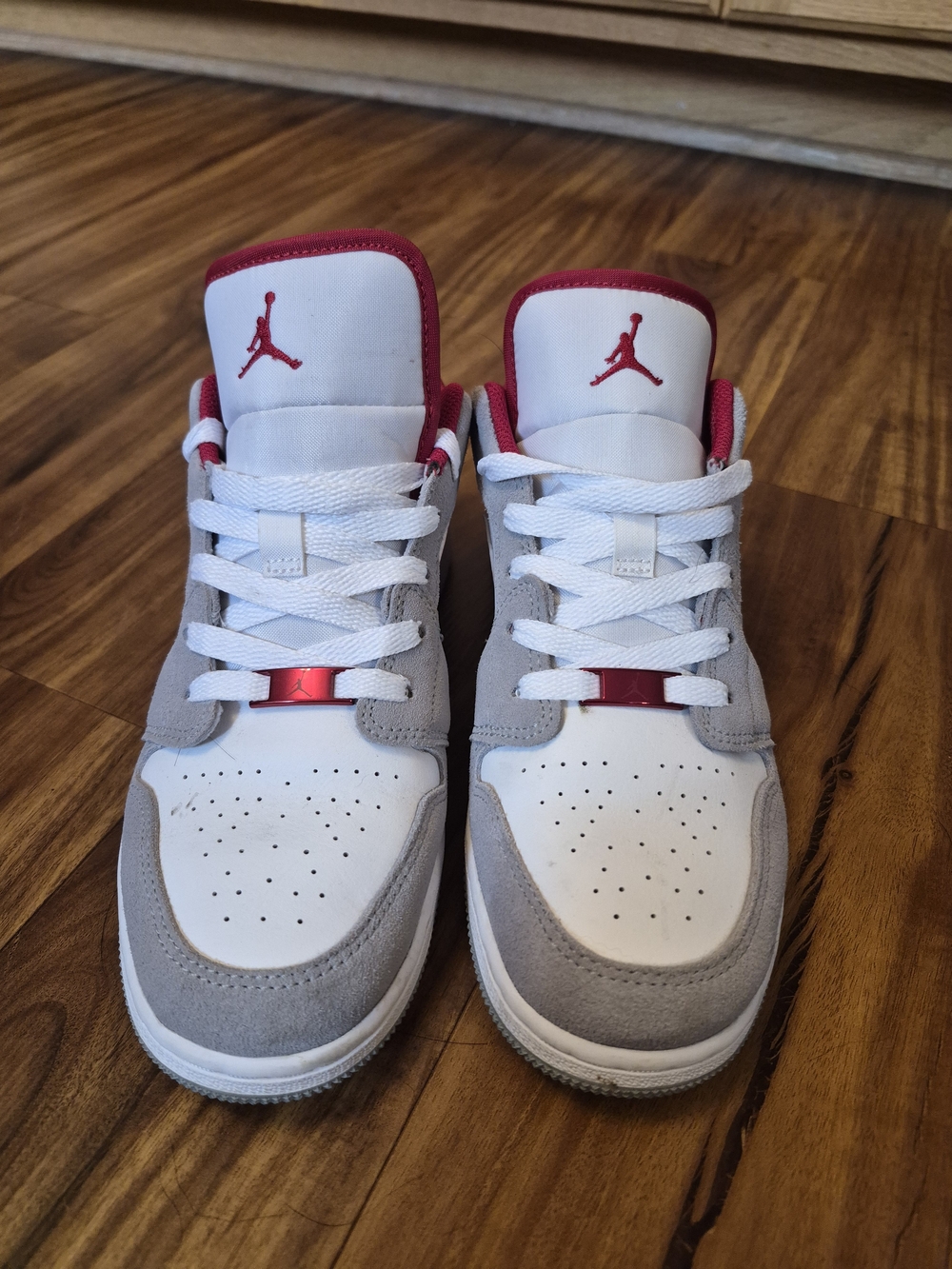Nike Air Jordan 1 Low SE in "Light Smoke Grey / Gym Red / White" - 6.5Y